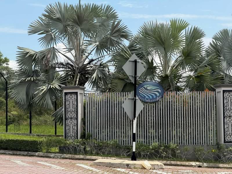 Bungalow Land at Bayu Lakehomes - 1