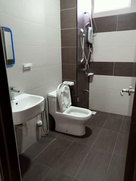 M Condominium @ Larkin - 4