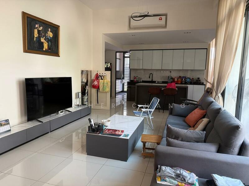 Avira Medini Iskandar - 3