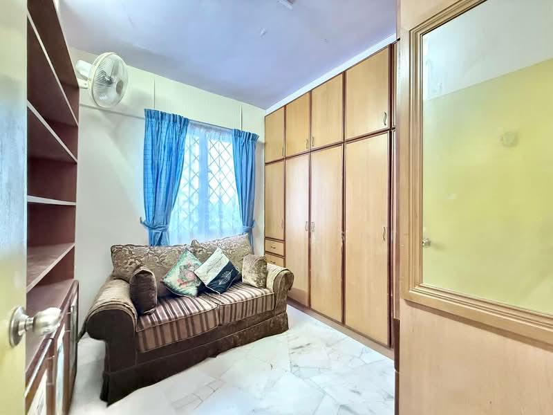 Gurney Heights - 5