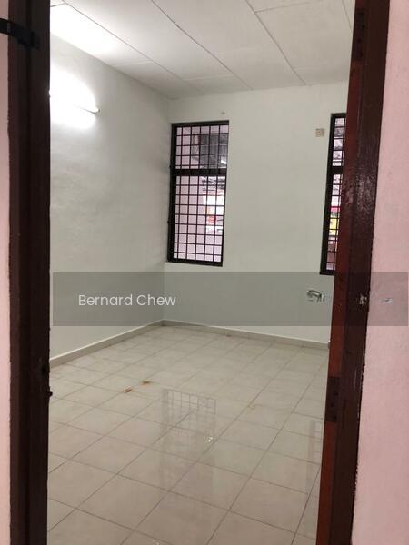 Terrace House at Batu Maung - 4