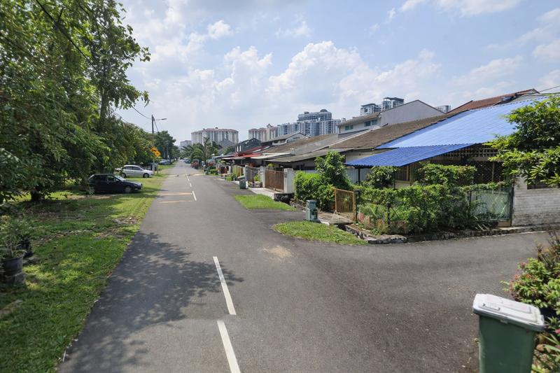 Kepong 甲洞卫星市 @ Facing Main Road House (End lot) - 2