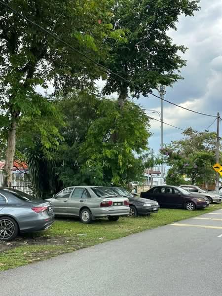 Kepong 甲洞卫星市 @ Facing Main Road House (End lot) - 4