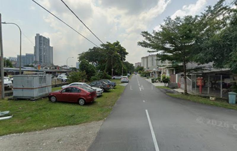 Kepong 甲洞卫星市 @ Facing Main Road House (End lot) - 1