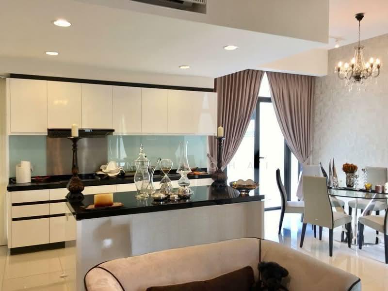 Avira Medini Iskandar - 4