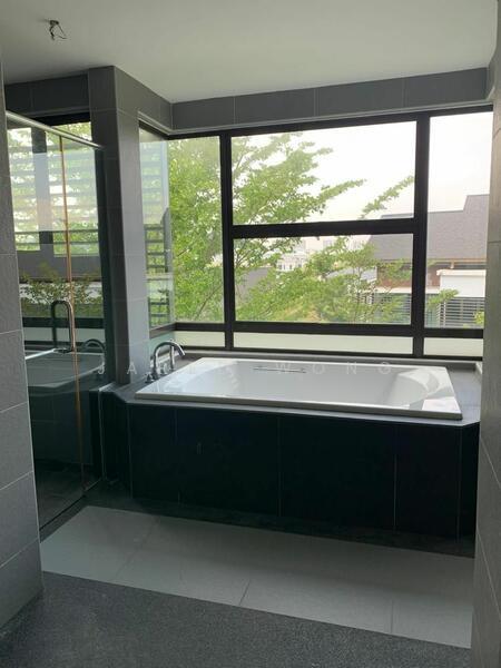 Beethoven, Symphony Hills - 5