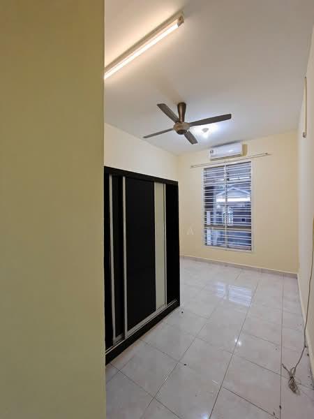 Taman Mount Austin - 4