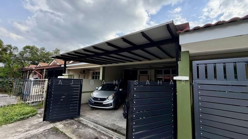 Bandar Saujana Putra - 1