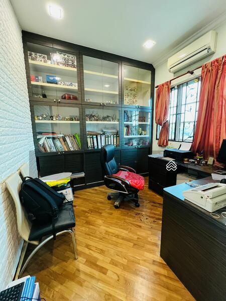 Jalan Selesaria Taman Gembira - 4