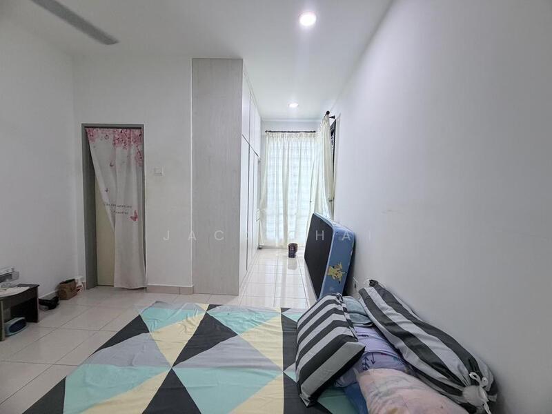 Taman Austin Duta - 5