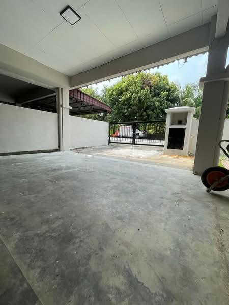 Taman Ixora - 4