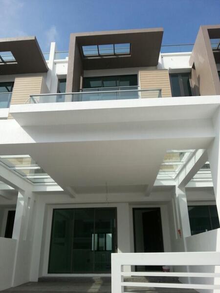 Raffles Residence 199 - 4