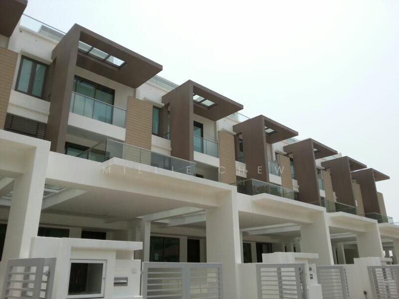 Raffles Residence 199 - 1