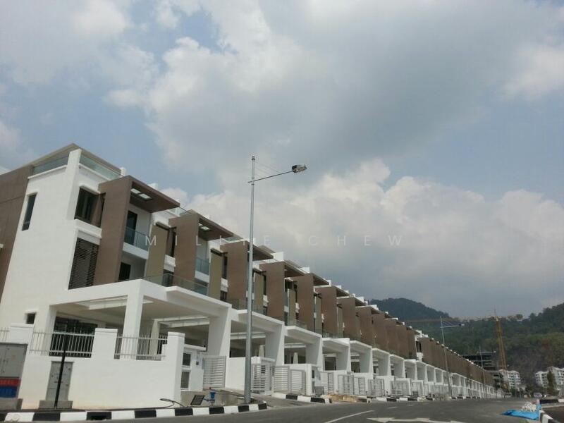 Raffles Residence 199 - 2