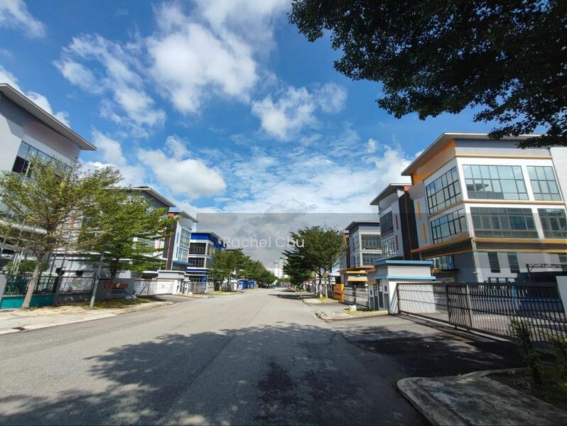 Semi-D factory at Seksyen 26 - 5