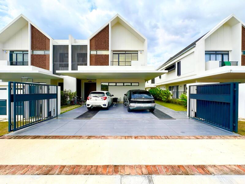 The Eighth, Elmina Green - 3