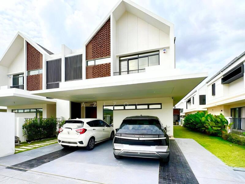 The Eighth, Elmina Green - 4