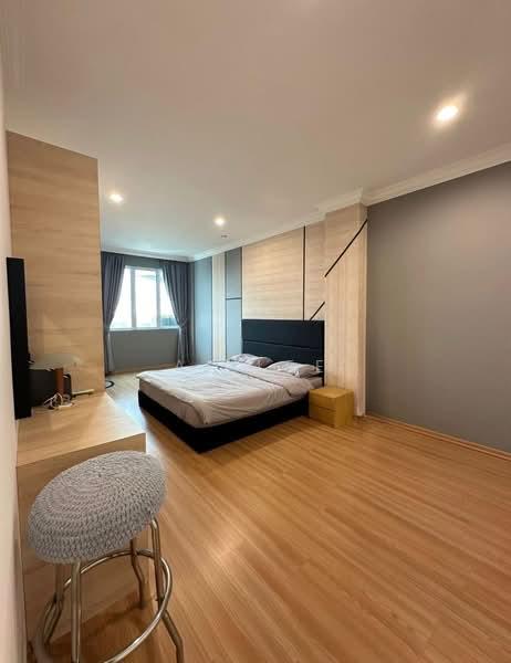 De Summit Condominium - 2