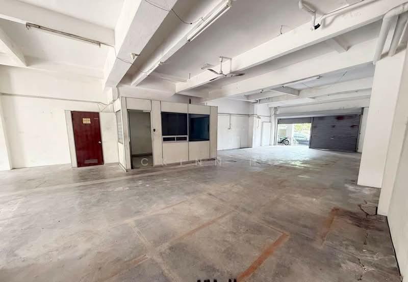 Strategic Location Refurbished Ground Floor Endlot Shop Taman Saga 3 Klang - 4