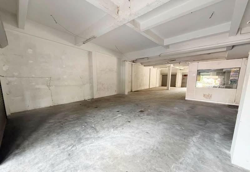 Strategic Location Refurbished Ground Floor Endlot Shop Taman Saga 3 Klang - 3