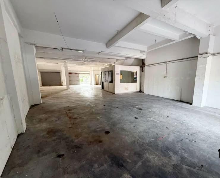 Strategic Location Refurbished Ground Floor Endlot Shop Taman Saga 3 Klang - 2