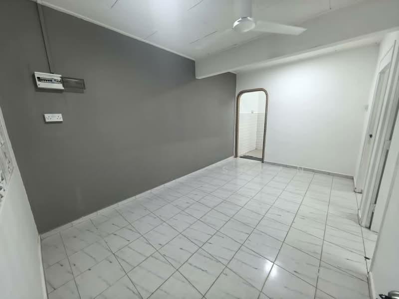 Flat Taman Ungku Tun Aminah - 2