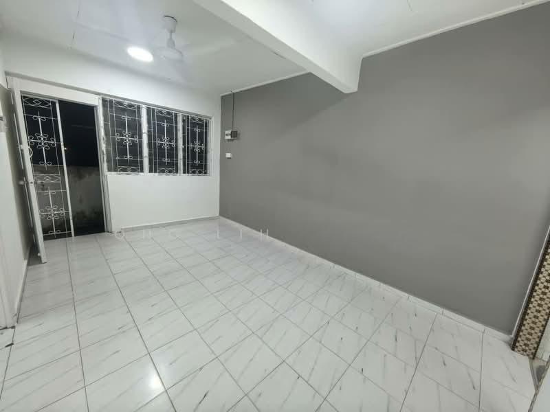 Flat Taman Ungku Tun Aminah - 1