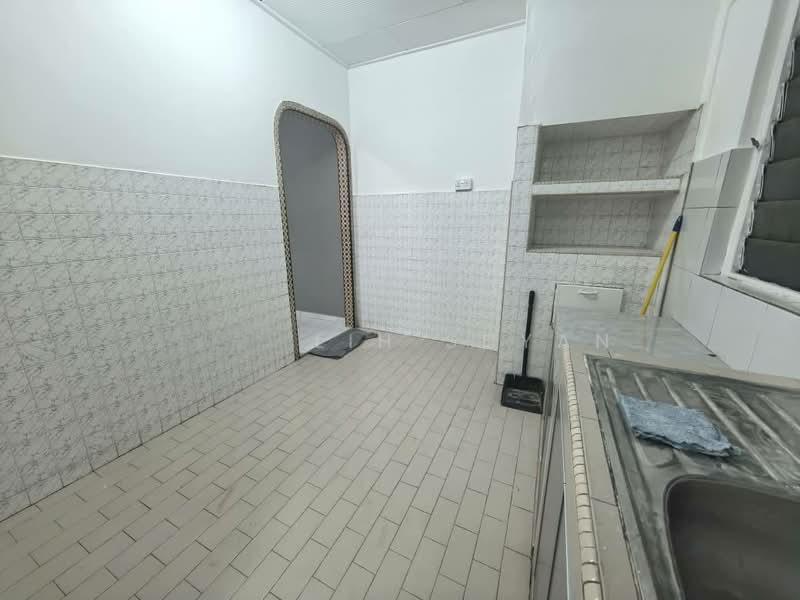 Flat Taman Ungku Tun Aminah - 3