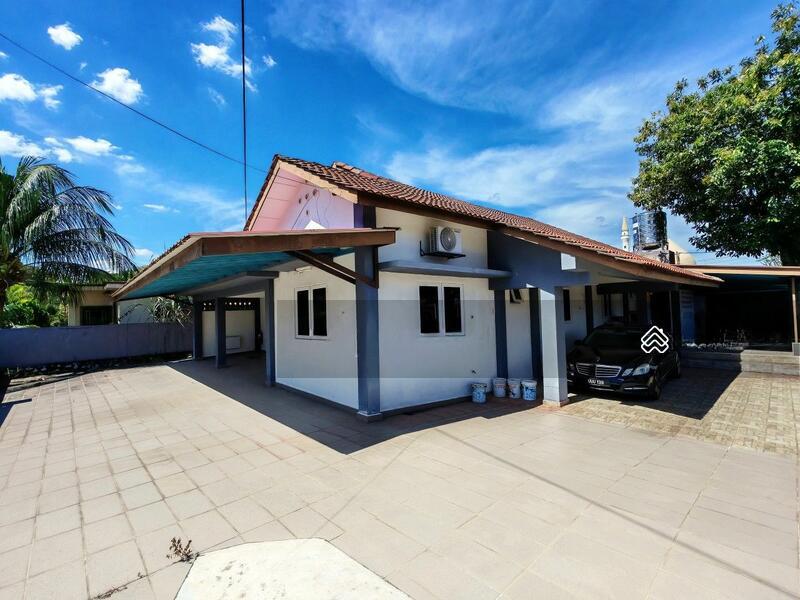 Bungalow at Seksyen 3 - 5