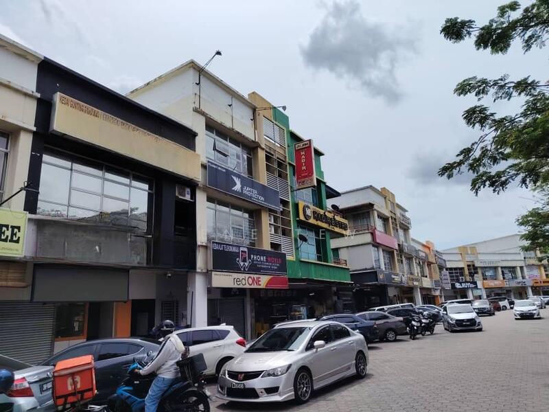 Taman Mount Austin - 4