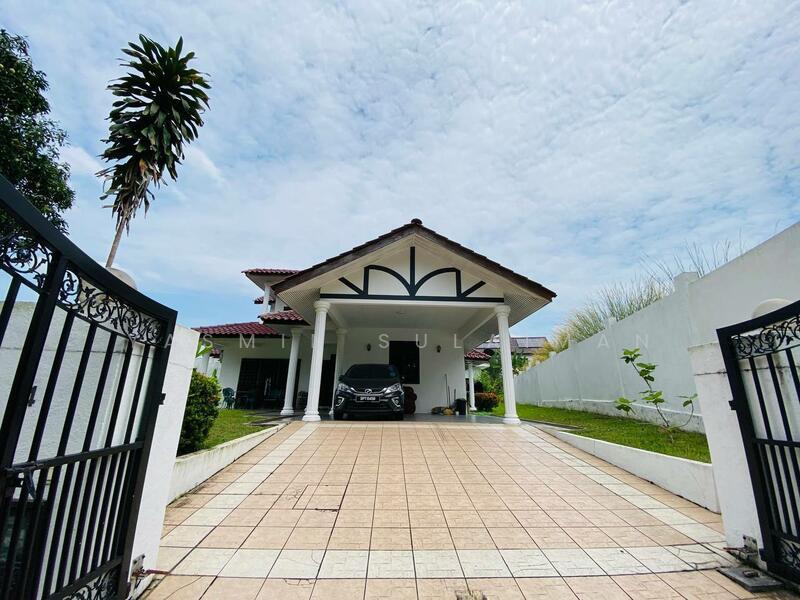 RENOVATED Double Storey Bungalow Seksyen 9 Shah Alam - 1