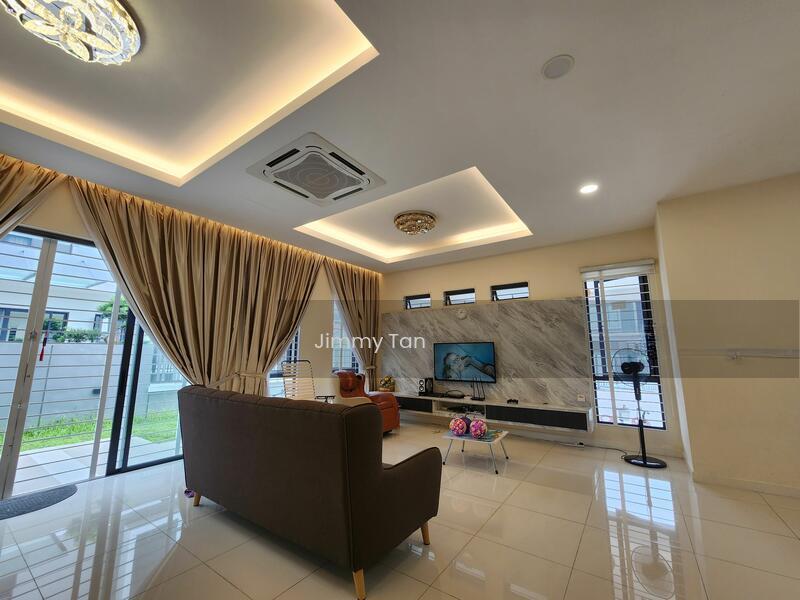 Semi-D house at Sungai Buloh - 3