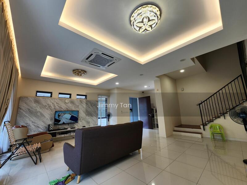 Semi-D house at Sungai Buloh - 2