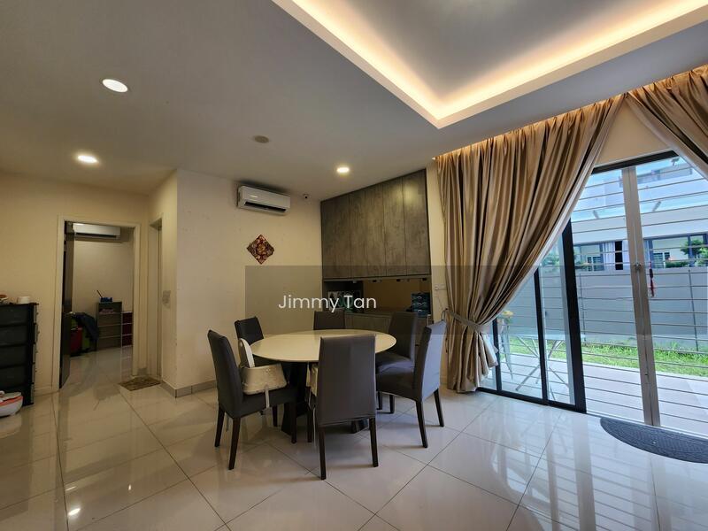 Semi-D house at Sungai Buloh - 4