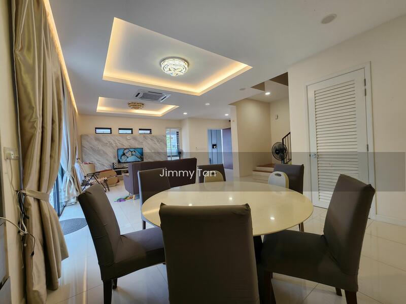 Semi-D house at Sungai Buloh - 1