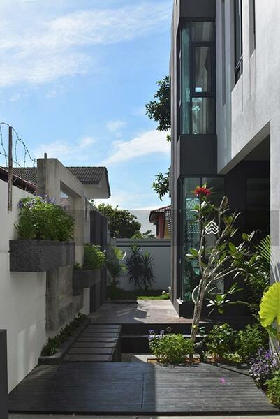 Kampung Tunku, 47300, Petaling Jaya, Selangor. - 2