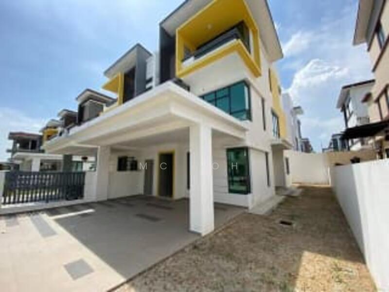 Setia Utama 1, Semi Detached House For Sale (Below Market Value) - 1