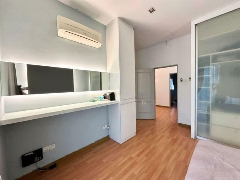 Ellis, Bandar Bukit Raja - 2