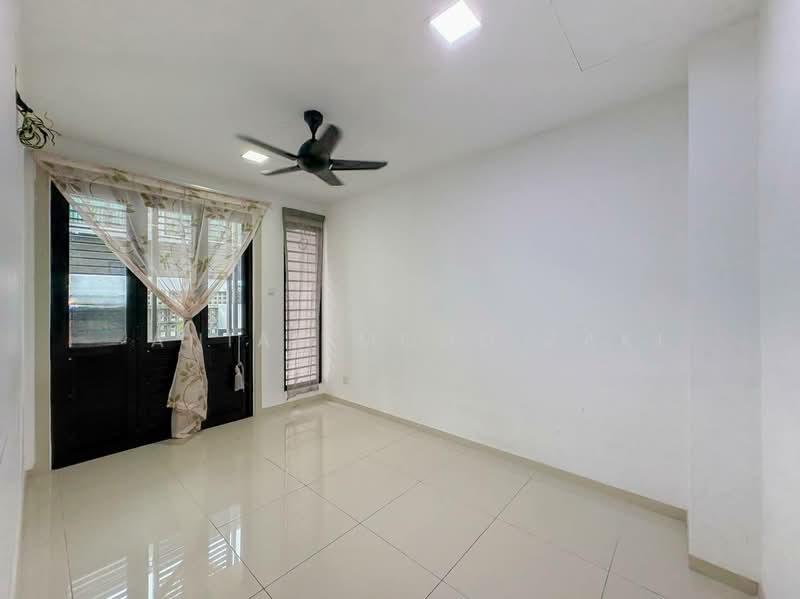 Elmina - 4