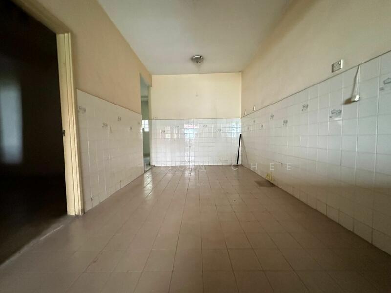 2-storey Terrace House at Usj 2 - 3