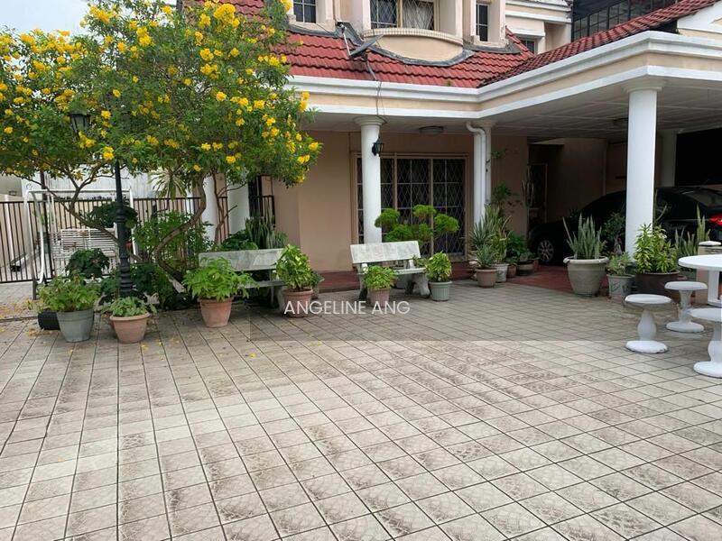 Semi-D house at Usj 5 - 1