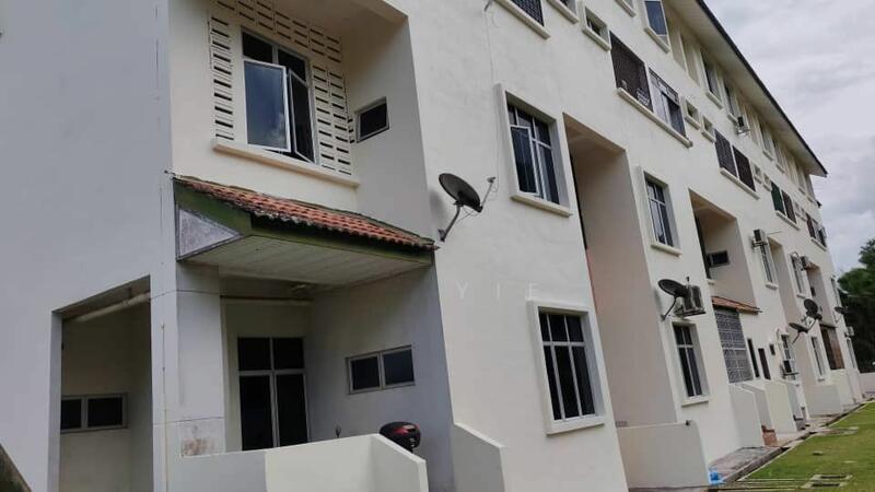 Summer Park Townhouse @ Seri Alam - 2