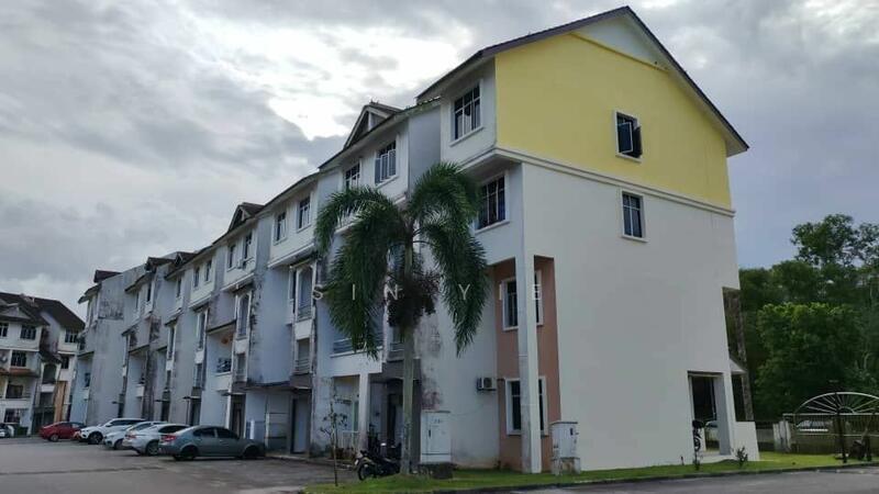 Summer Park Townhouse @ Seri Alam - 4