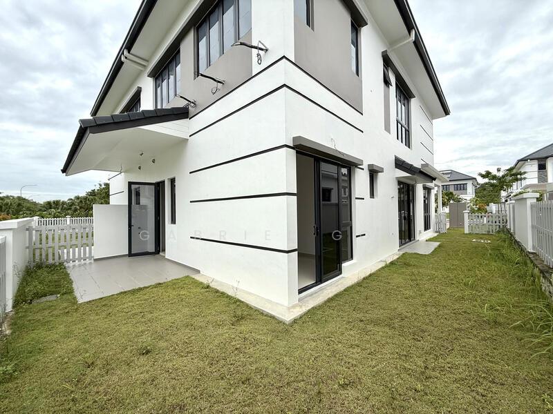 Precinct Arundina - 5