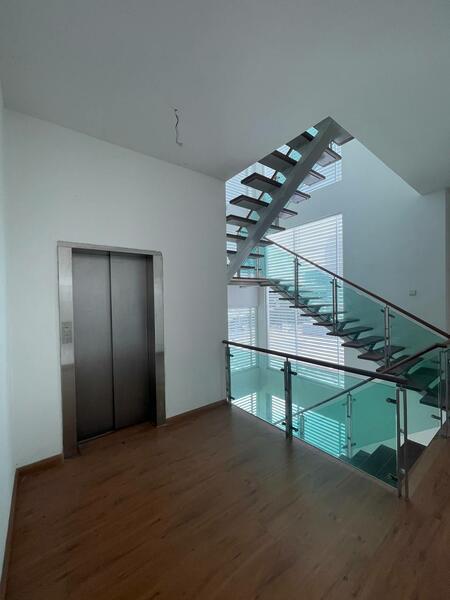 Reasident at the peak - 5