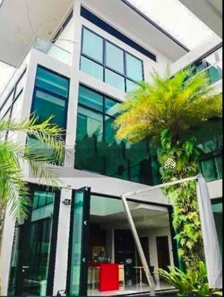 Stunning Contemporary Home With Beautiful City Views - 1