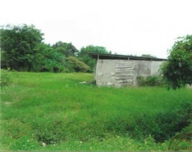 Cheap; Vacant Residential Land, Kampung Padang Tembak, Teluk Intan - 1