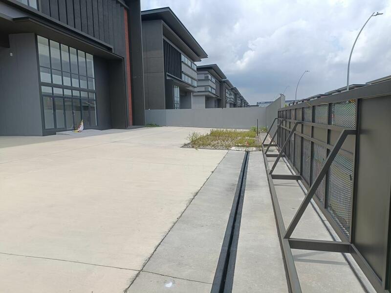 Detached factory at Elmina West - 3