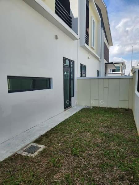 TAMAN IMPIAN EMAS (HONEYDALE RESIDENCE) - 4