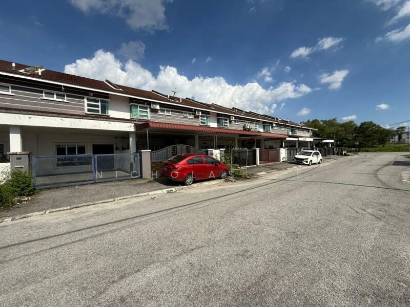 Double Storey House at Station18 - 2